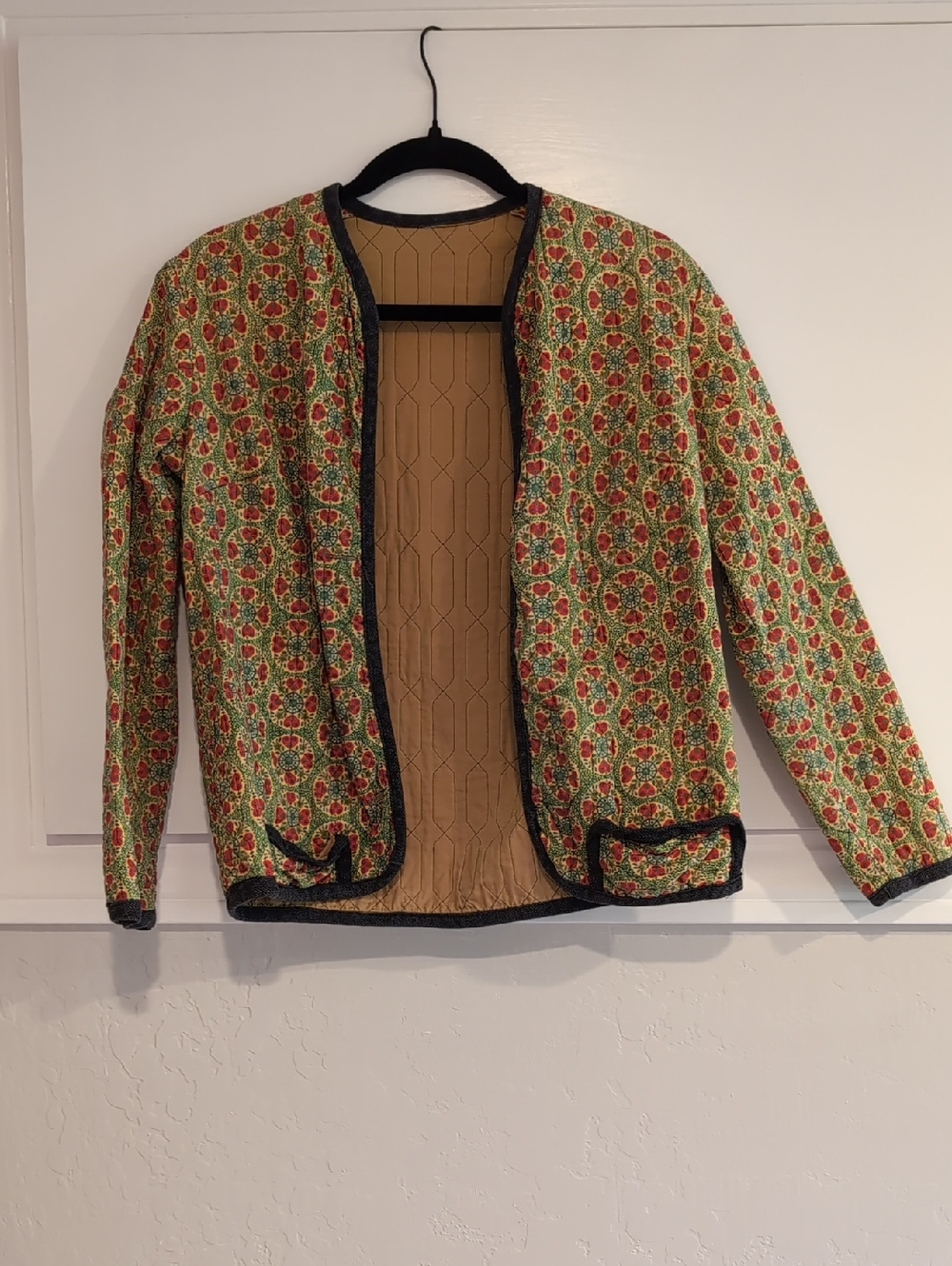 Women's Quilted Jacket,  Unique Pattern, Fits Like A Small, Vintage Treasure!